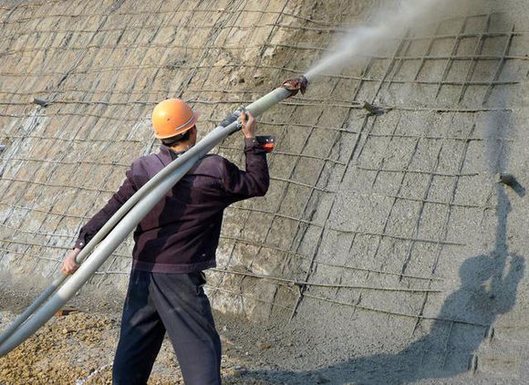 What should pay attention to wet shotcrete machine for tunnel construction